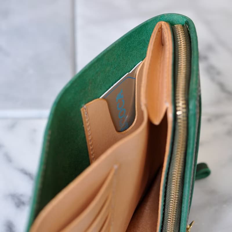 収納性抜群の三つ折り財布　No.6　ブッテーロ