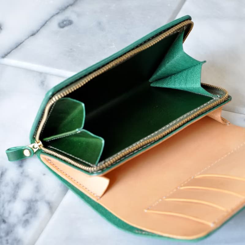 収納性抜群の三つ折り財布　No.6　ブッテーロ