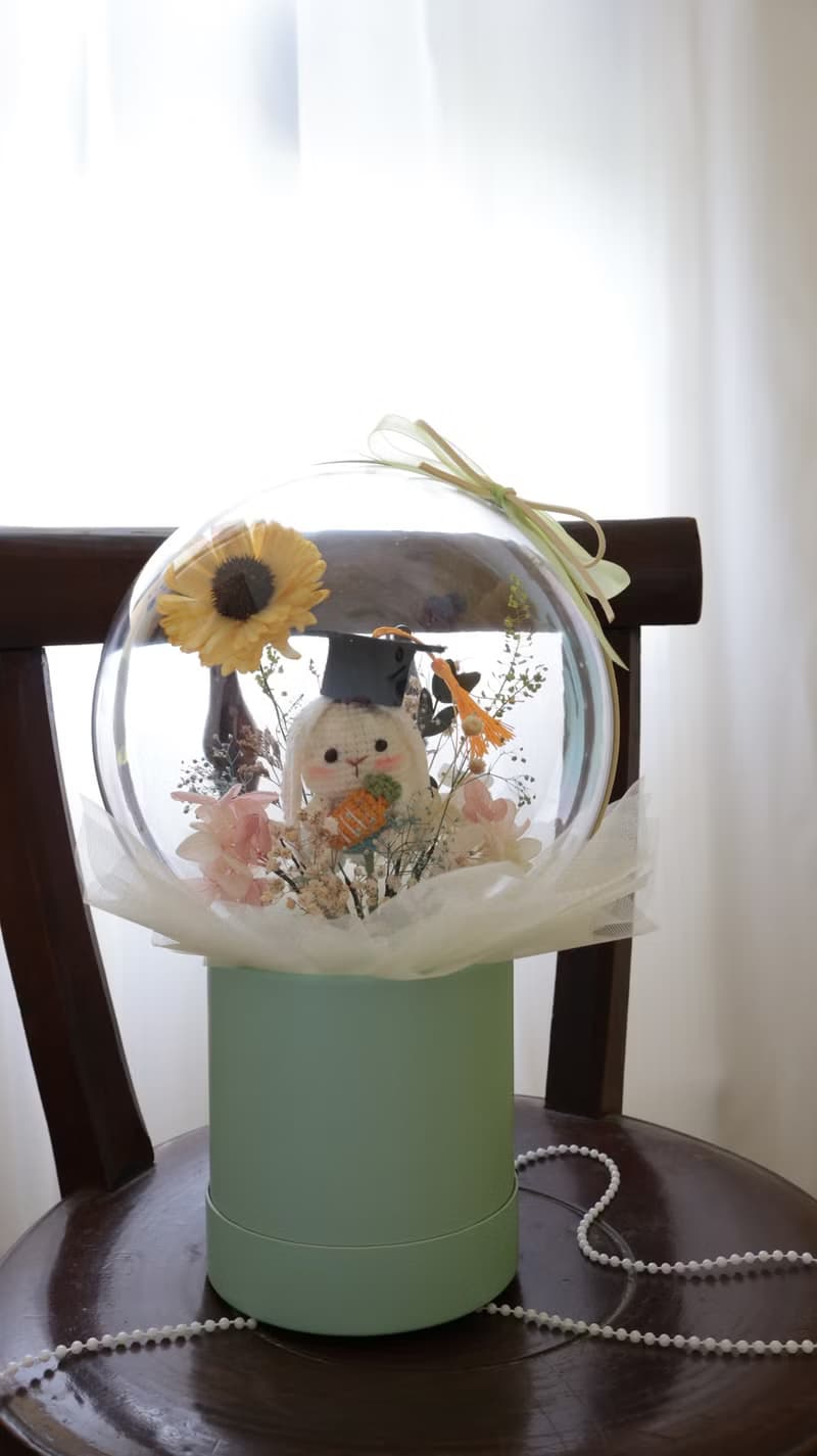 tiffany藍垂耳兔波波球抱抱桶永生花束