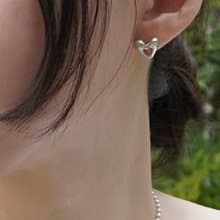 (925 Sterling Silver) Mini Heart Hands Earrings