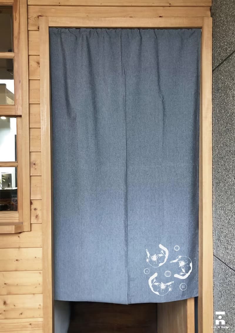 (多色款選擇) 貓伸展 - 有機棉絹印日式中門簾 Oranic Cotton