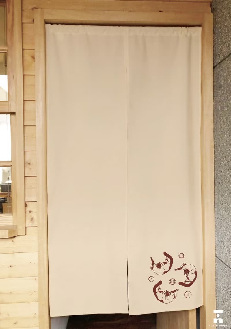 (多色款選擇) 貓伸展 - 有機棉絹印日式中門簾 Oranic Cotton