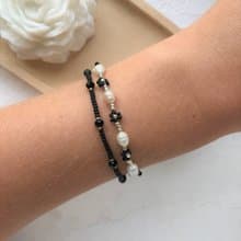 Black daisy bracelets set. Flower seedbeaded bracelet. Pearl cute jewellery.