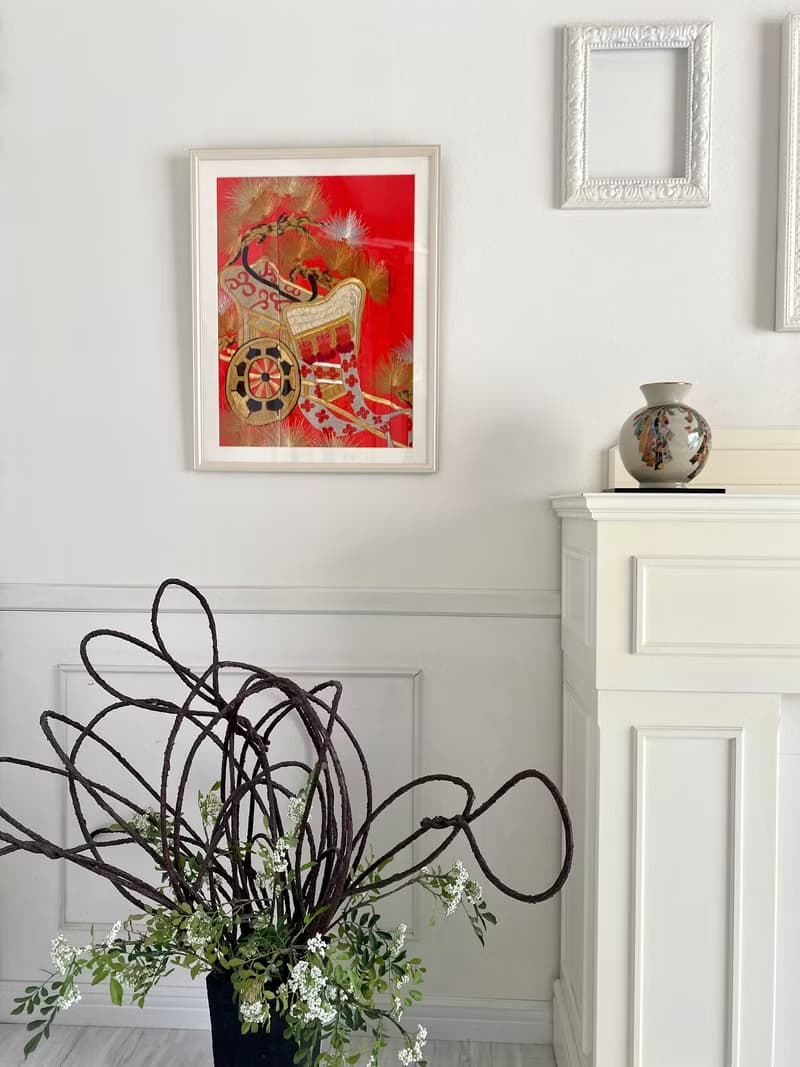 品番056　刺繍着物 和モダン 和風インテリア 御所車 プレゼント 縁起物 額装インテリア made in japan