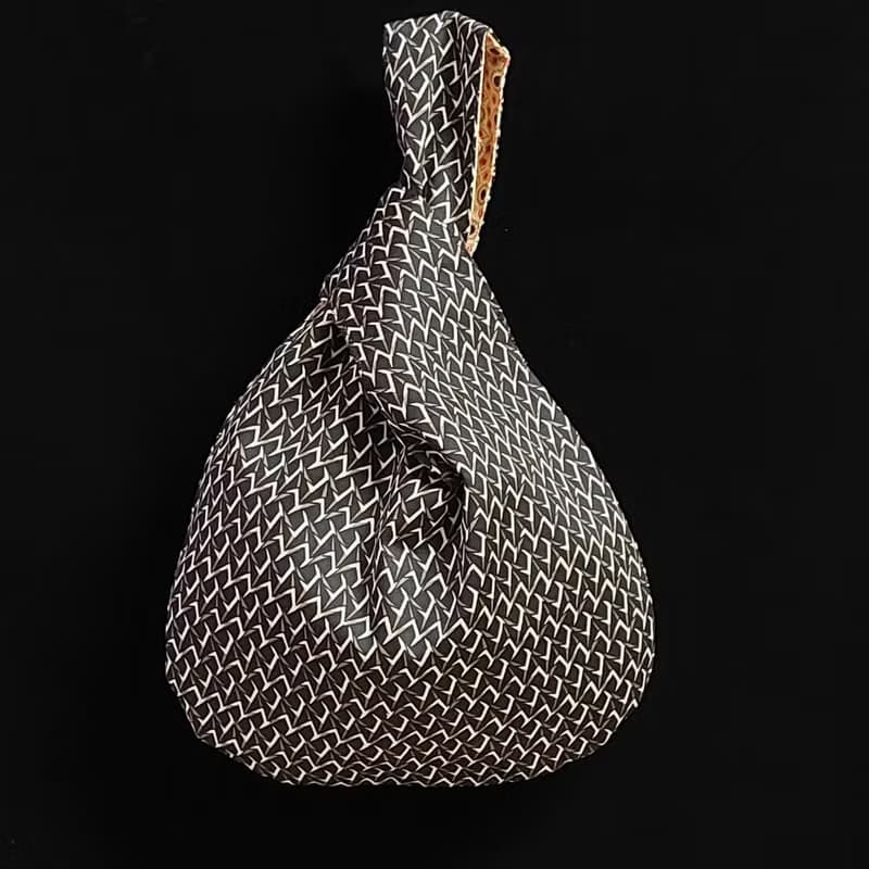 【MY。手作】 雙面用 手腕袋  ~ 和風波紋印花布