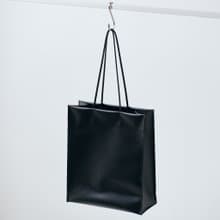 【shopper bag 縦 black】トートバッグ/紙袋/ラミネートキャンバス/持ち手レザー/シンプル/底鋲/自立/A4