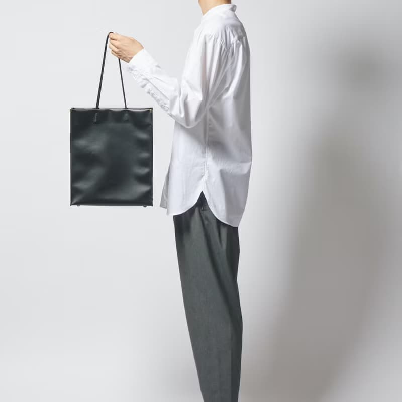 【shopper bag 縦 black】トートバッグ/紙袋/ラミネートキャンバス/持ち手レザー/シンプル/底鋲/自立/A4