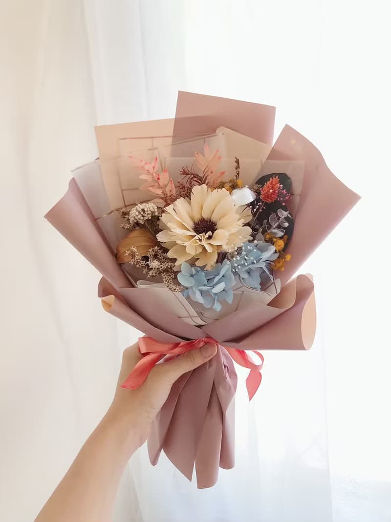 羽毛太陽花 向日葵畢業花束 畢業禮物 滿天星 乾燥花 交換禮物