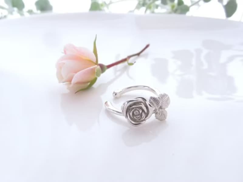 薔薇のイヤーカフ