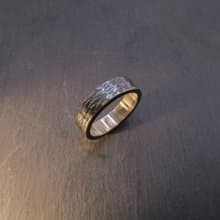 沙丘(黑) 純銀鍛敲戒指 - 寬6.5mm - 可免費修改戒圍一次
