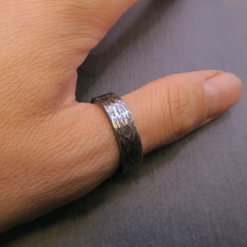 沙丘(黑) 純銀鍛敲戒指 - 寬6.5mm - 可免費修改戒圍一次