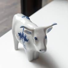 布拉格高堡經典動物瓷擺飾-牛連忘返 /入厝禮物