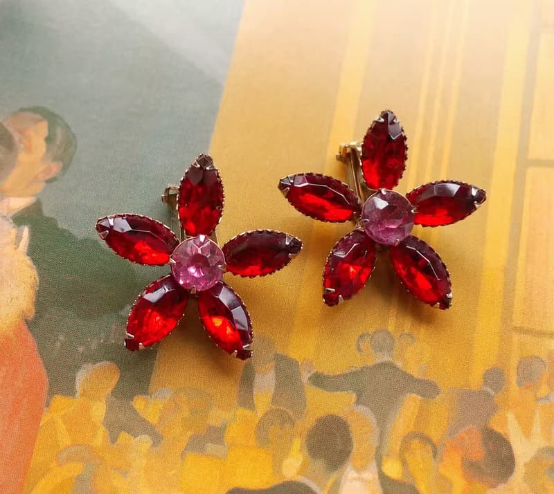 Vintage Jewelry 西洋古董飾品 紅萊茵花朵 夾式耳環