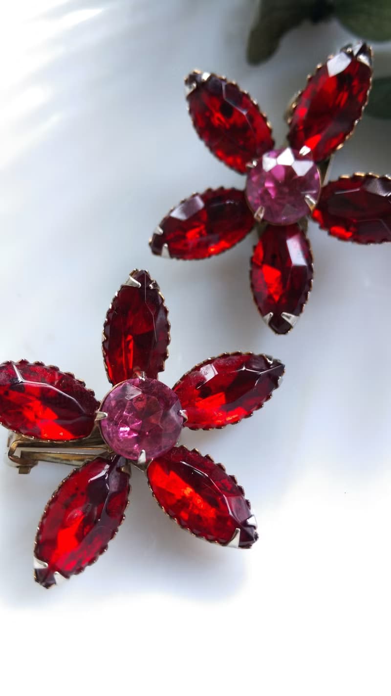 Vintage Jewelry 西洋古董飾品 紅萊茵花朵 夾式耳環