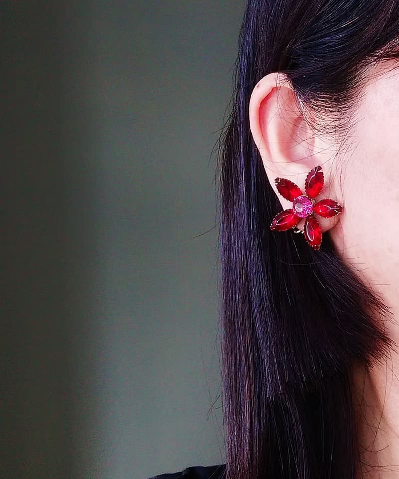 Vintage Jewelry 西洋古董飾品 紅萊茵花朵 夾式耳環