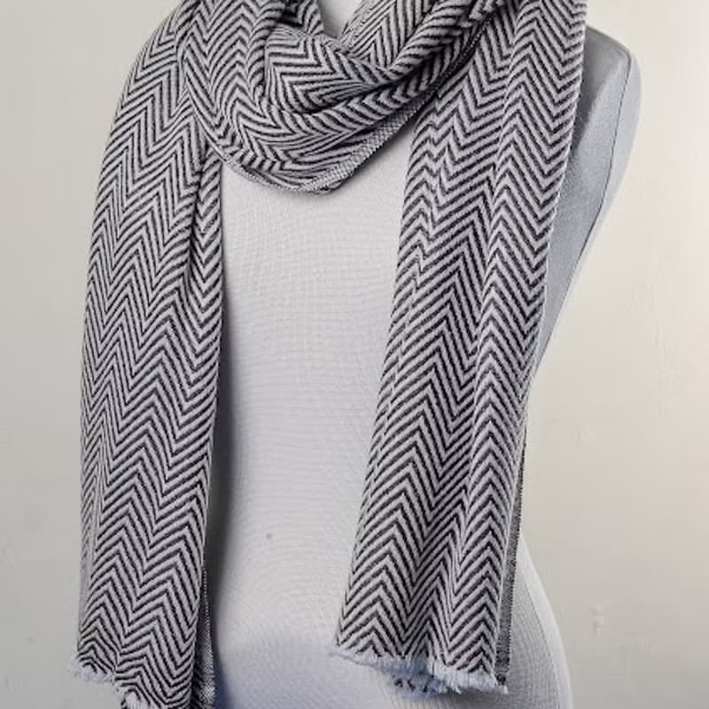 【厚款】喀什米爾羊毛圍巾/披肩 深灰山形紋 厚款 手工機織