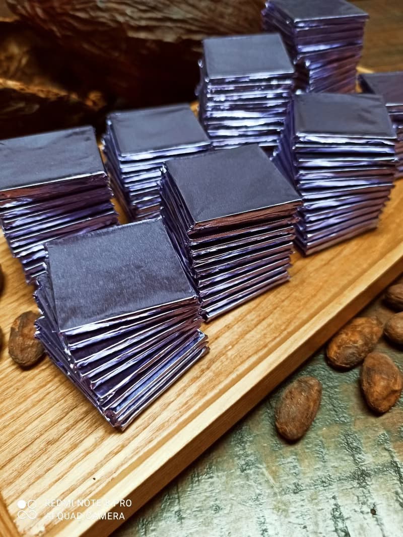 CACAOinN現磨調溫_綜合產地85%純巧薄片16入_售價NT840手感包裝