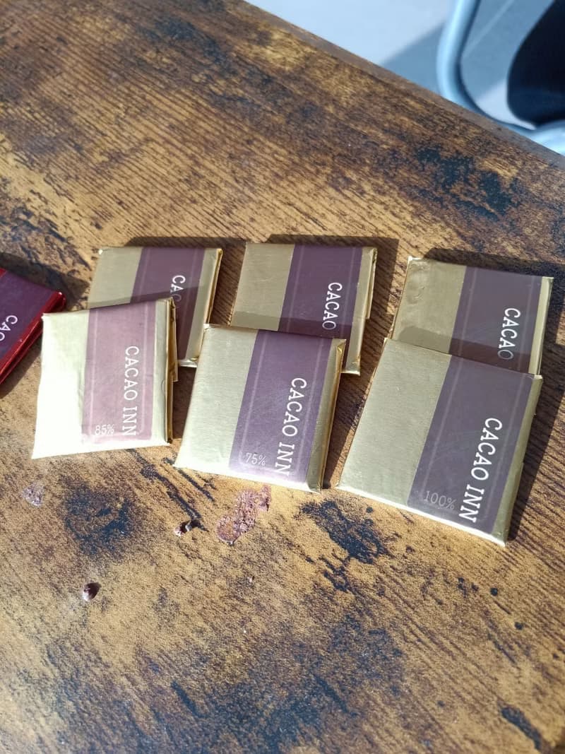 CACAOinN現磨調溫_綜合產地85%純巧薄片16入_售價NT840手感包裝