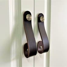 牛皮取手 //  衣櫃 //  櫃體 // 皮革把手 // 系統櫃 // 可訂製