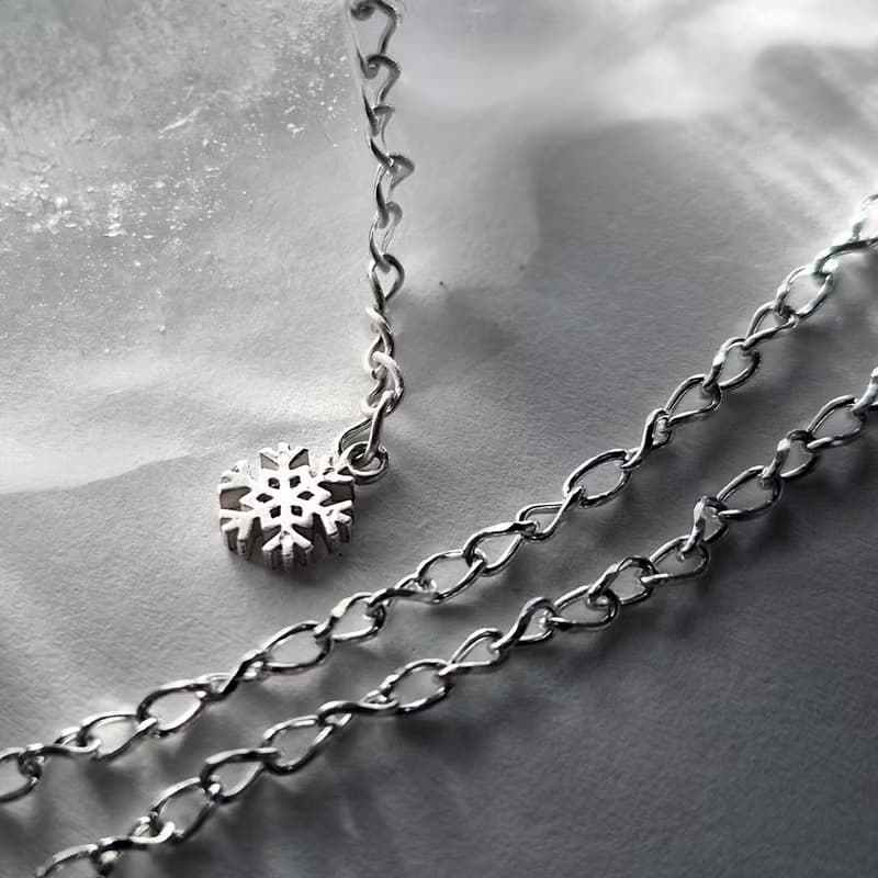 (925 Sterling Silver) Twinkle Snowflake Necklace