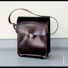 匈牙利公發深巧克力色防水PVC皮革肩背公事包 相機包可放13吋筆電