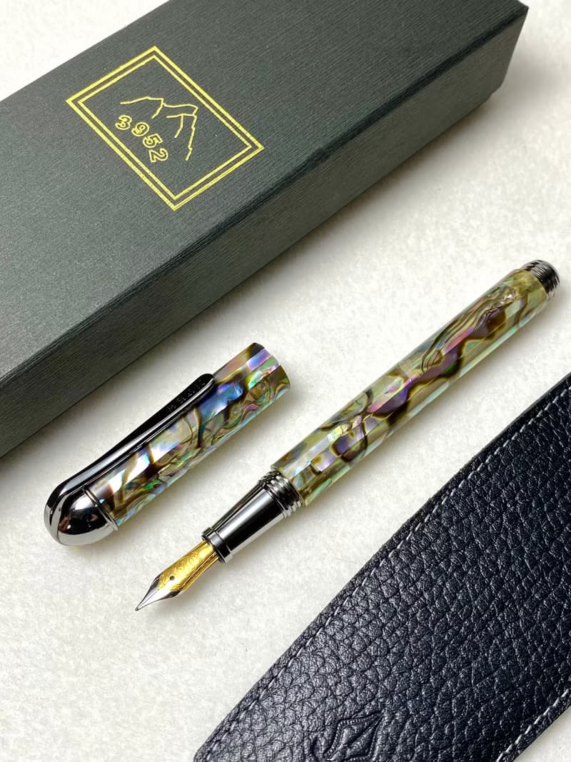 3952老山羊-噍吧哖 嚴選全鮑魚貝殼 雙色刀尖(小鑲黃刀)鋼筆