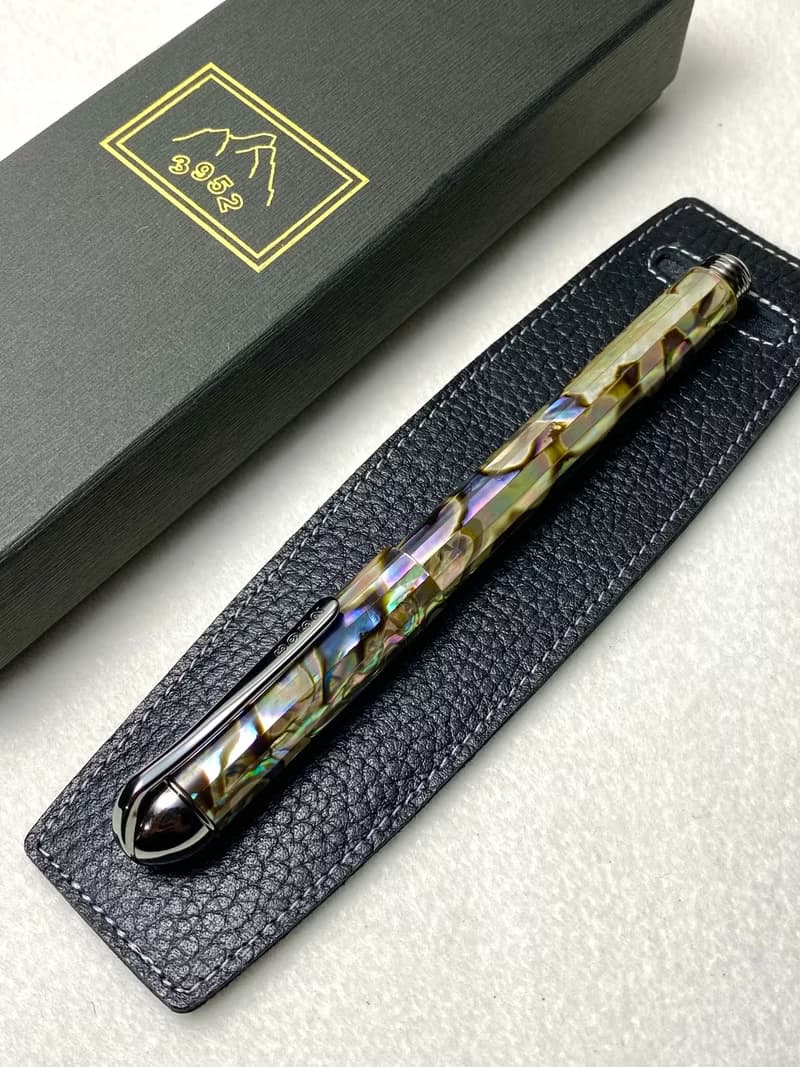 3952老山羊-噍吧哖 嚴選全鮑魚貝殼 雙色刀尖(小鑲黃刀)鋼筆