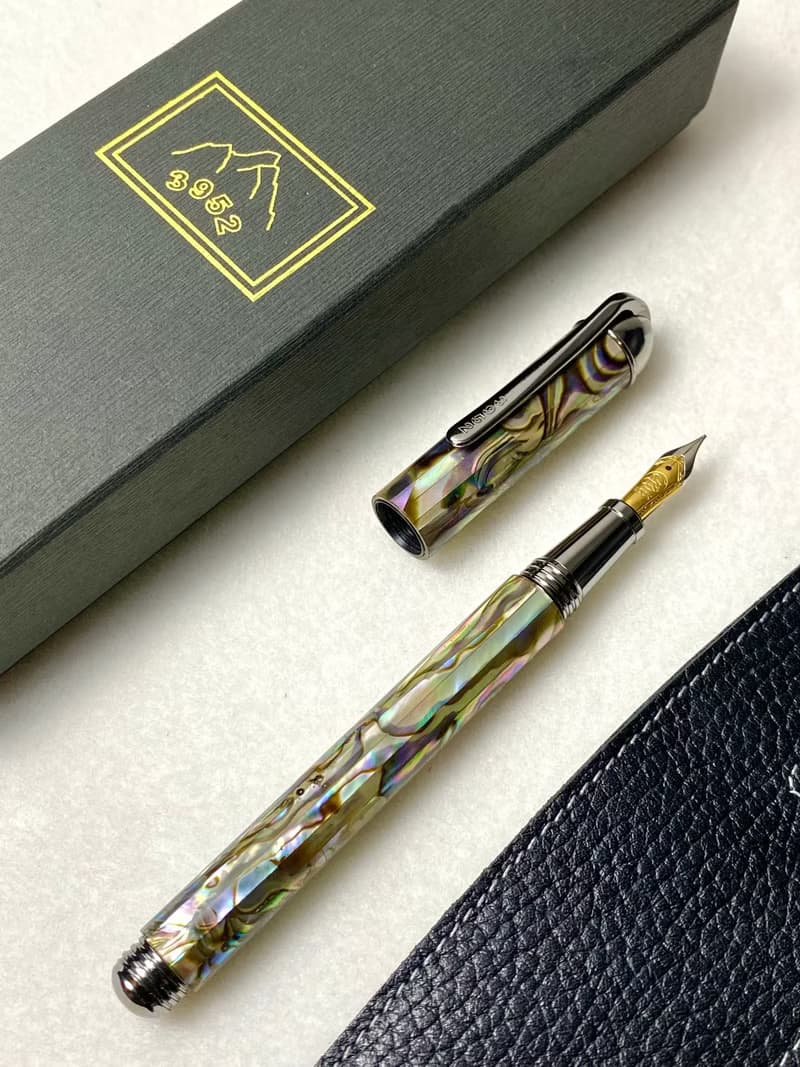 3952老山羊-噍吧哖 嚴選全鮑魚貝殼 雙色刀尖(小鑲黃刀)鋼筆