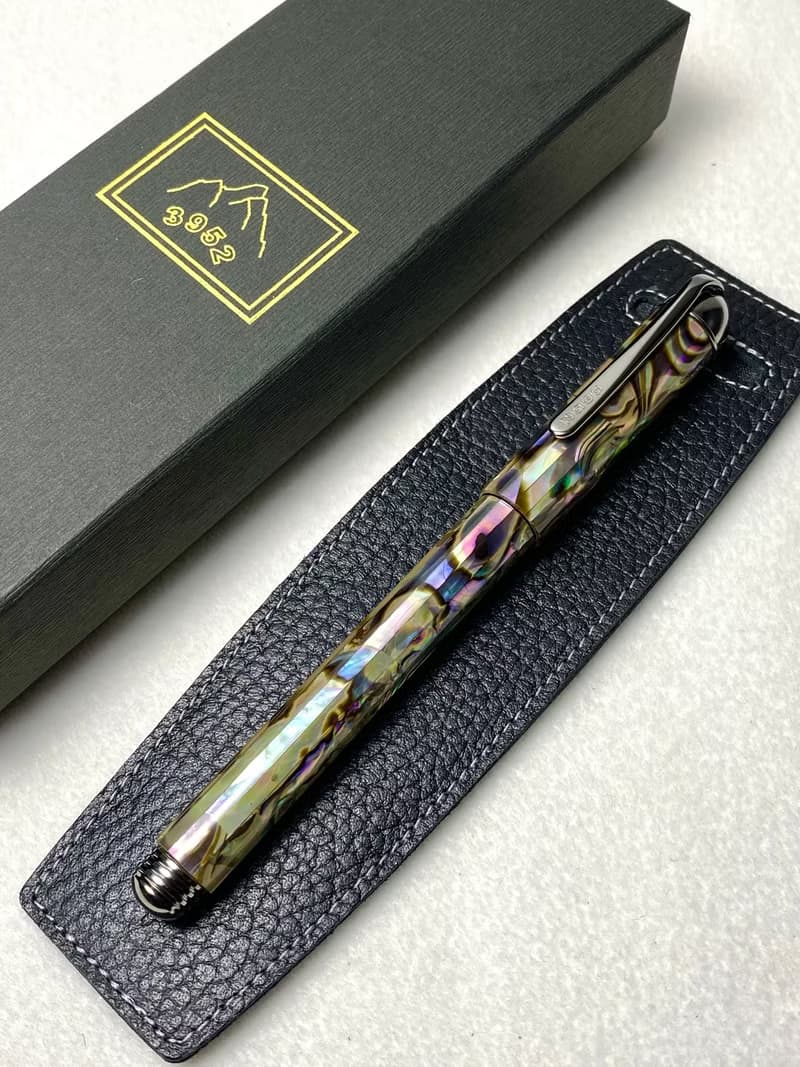 3952老山羊-噍吧哖 嚴選全鮑魚貝殼 雙色刀尖(小鑲黃刀)鋼筆