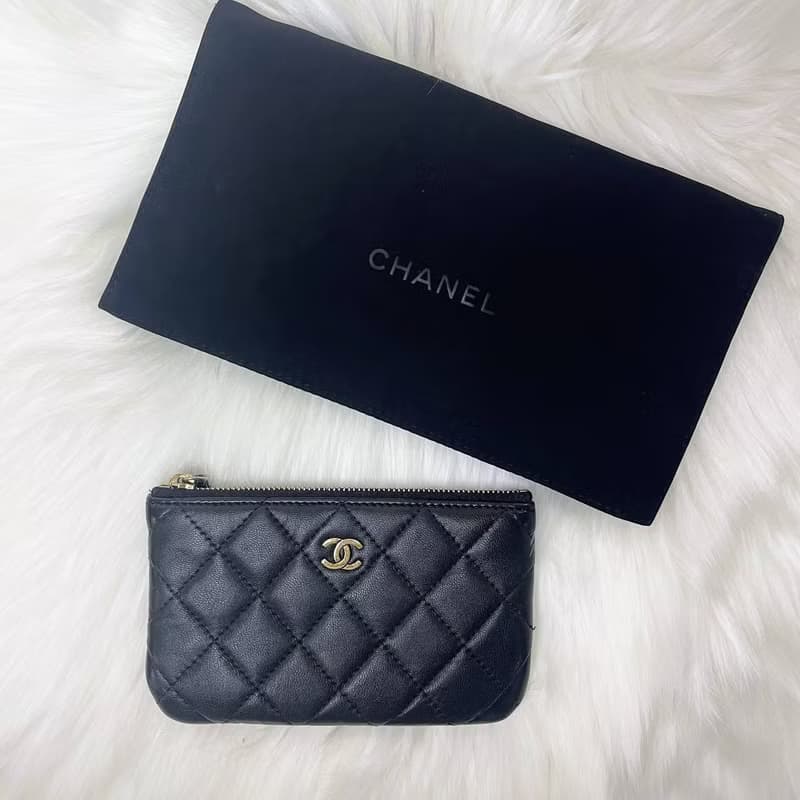 Chanel 黑色羊仔皮金扣LOGO 經典拉鏈零錢包