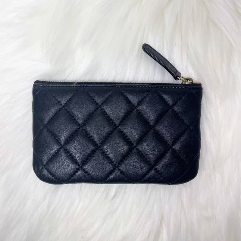 Chanel 黑色羊仔皮金扣LOGO 經典拉鏈零錢包