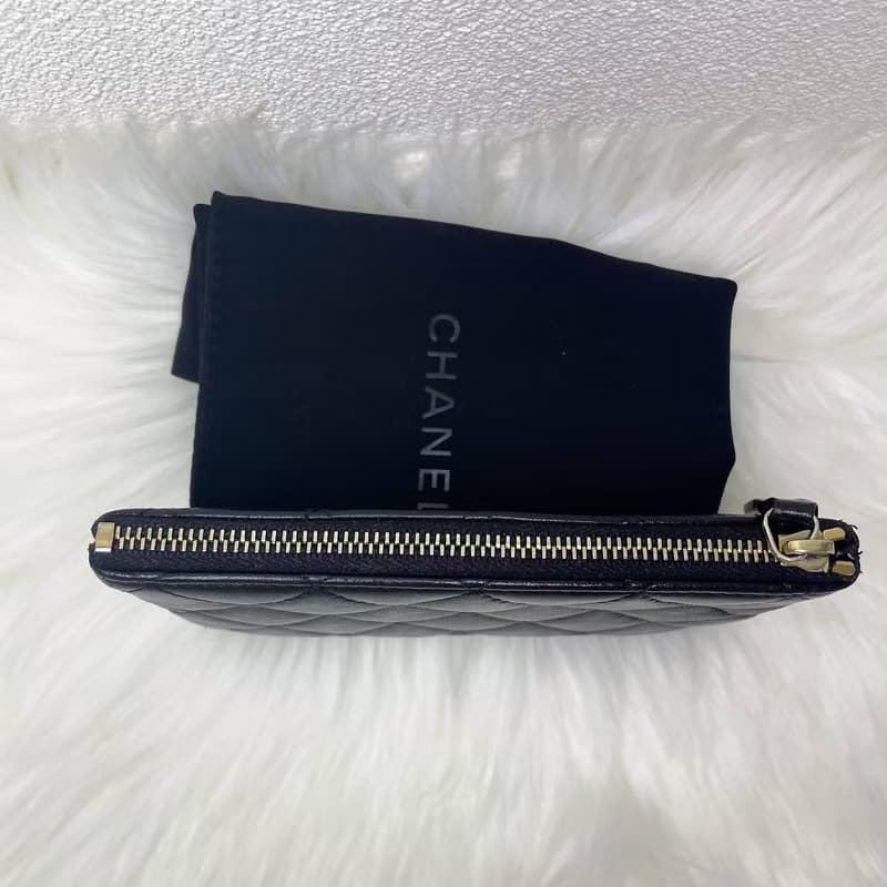 Chanel 黑色羊仔皮金扣LOGO 經典拉鏈零錢包