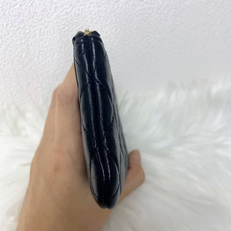 Chanel 黑色羊仔皮金扣LOGO 經典拉鏈零錢包