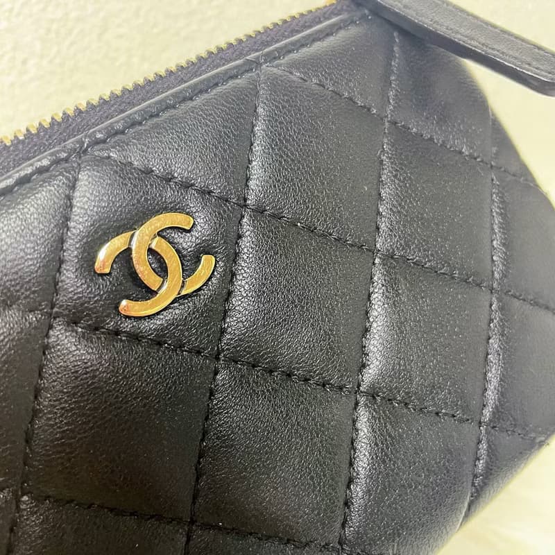 Chanel 黑色羊仔皮金扣LOGO 經典拉鏈零錢包