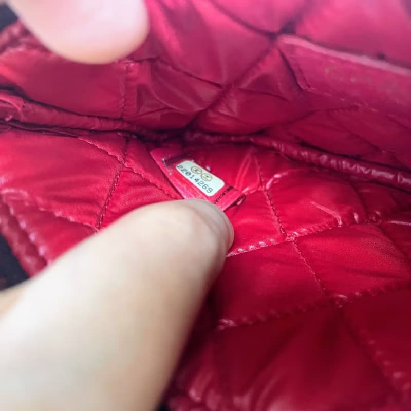 Chanel 黑色羊仔皮金扣LOGO 經典拉鏈零錢包