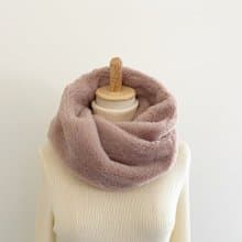 ふわふわ　くすみピンク　ファーのスヌード