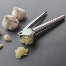 日本【SALUS 佐藤金屬】碎大蒜器-三角型