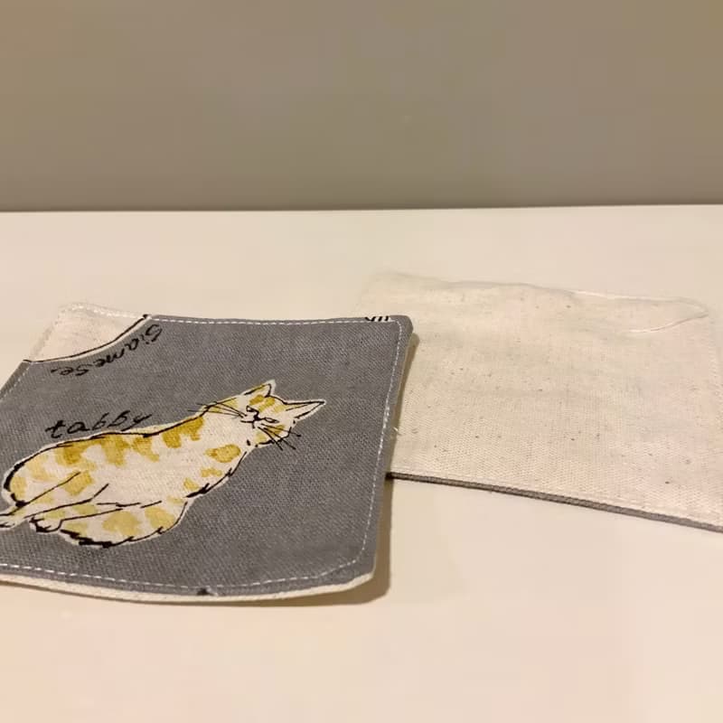 慵懶貓。鋪棉杯墊。兩入一組。