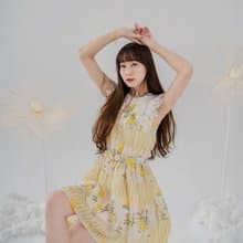 【波麗印花】滿天星蕾絲領短洋裝 附腰帶 小湊日和 油菜花