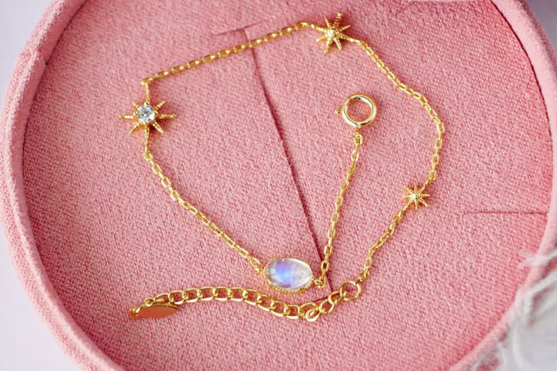 Natural Rainbow Moonstone Bracelet Silver925 with gold plated.