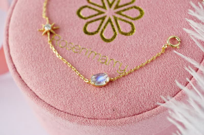 Natural Rainbow Moonstone Bracelet Silver925 with gold plated.