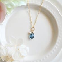 自分に必要なものやチャンスを引き寄せる石 ロンドンブルートパーズ と淡水パールのネックレス　11月誕生石