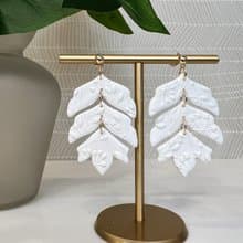 • 手工軟陶耳環 • 雪白三層花葉 - 訂製款 (可改耳夾)