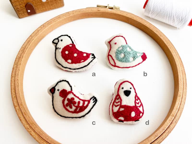 小鳥刺繡布胸針 - 可愛兩色系列