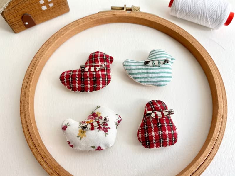 小鳥刺繡布胸針 - 可愛兩色系列