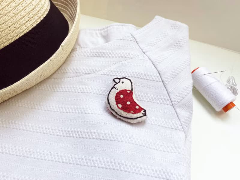 小鳥刺繡布胸針 - 可愛兩色系列