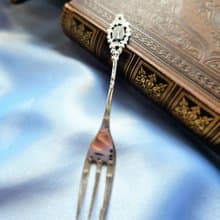 荷蘭純銀老件孔雀藤蔓圖騰水果叉/甜點叉/vintage美國西洋古董