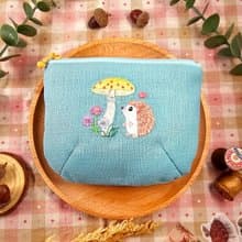 限量-刺蝟與黃菇刺繡小包
