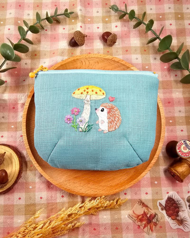 限量-刺蝟與黃菇刺繡小包