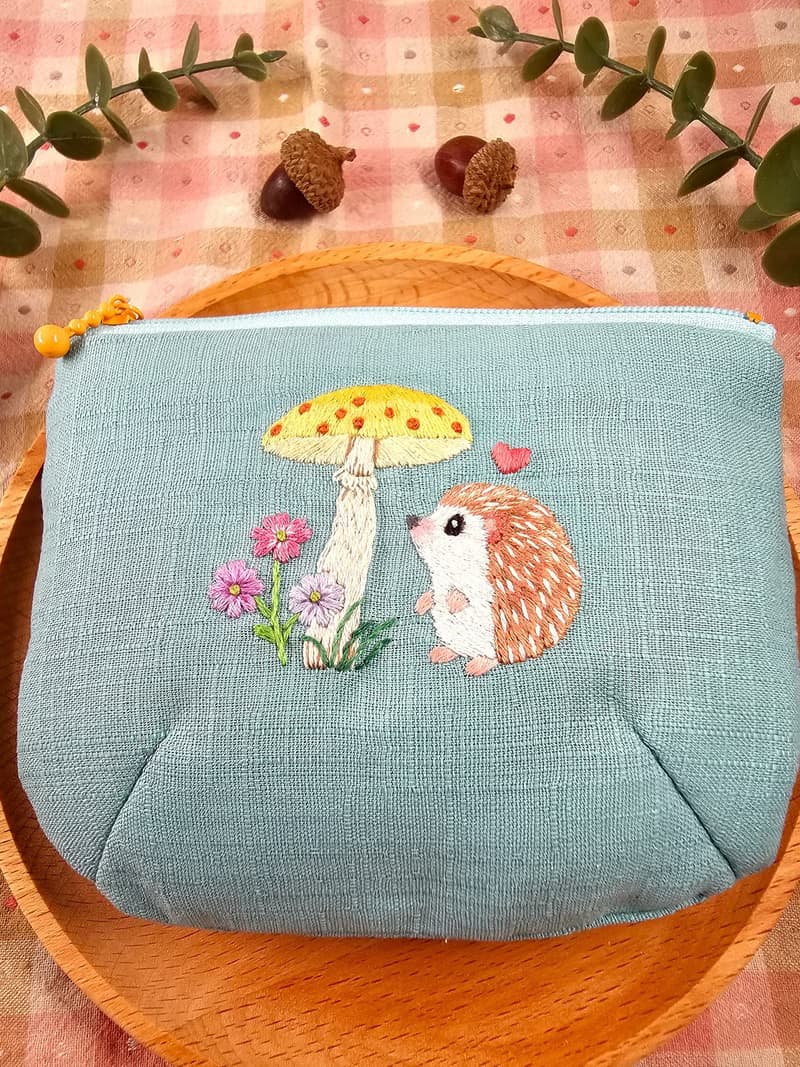 限量-刺蝟與黃菇刺繡小包